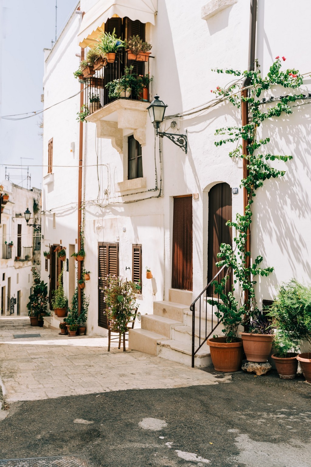 Alla Scoperta di Aiguines: Un Borgo Provenzale tra Castelli, Gole Vertiginose e Acque Turchesi