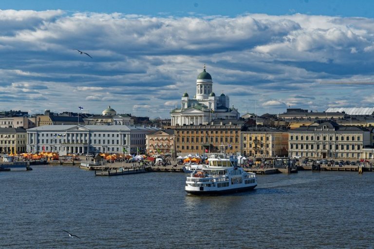 La Finlandia Concede 72 Milioni di Euro di Aiuti Umanitari per il 2026, Focalizzandosi sul Soccorso alla Crisi Globale in Ucraina e sull’Inclusione delle Persone con Disabilità