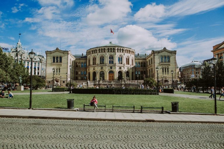 Furto in un negozio di abbigliamento al Lambertseter Senter: rubati vestiti per un valore di 250.000 euro