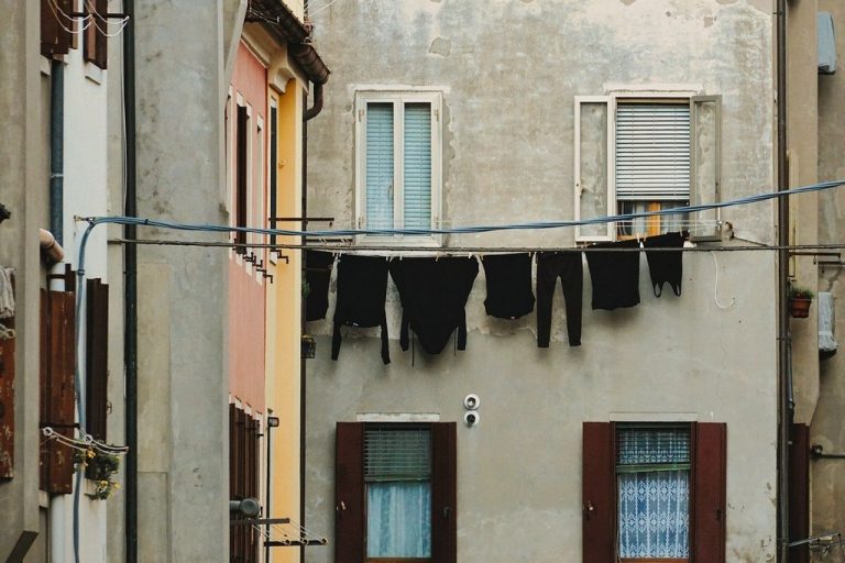 Ine: Il Villaggio Giapponese Segreto e Galleggiante della Penisola di Tango