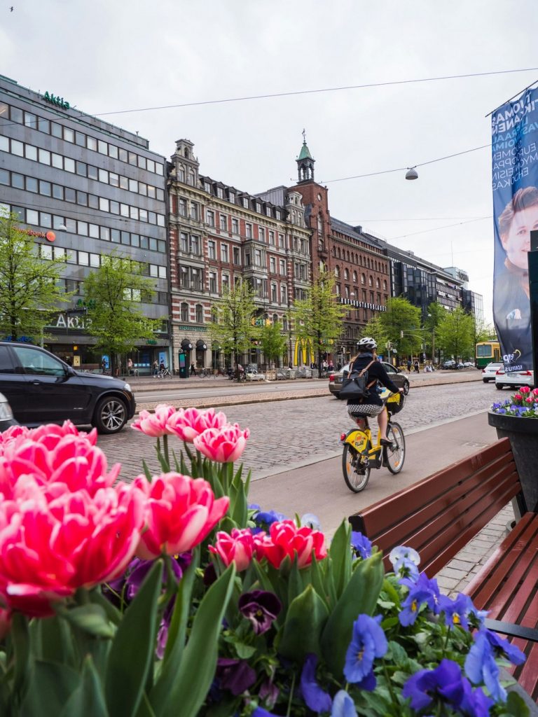 Giornata Internazionale della Donna a Helsinki: 20.000 Partecipanti; VIDEO